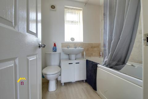 2 bedroom flat to rent, King Edward Road, Thorne DN8
