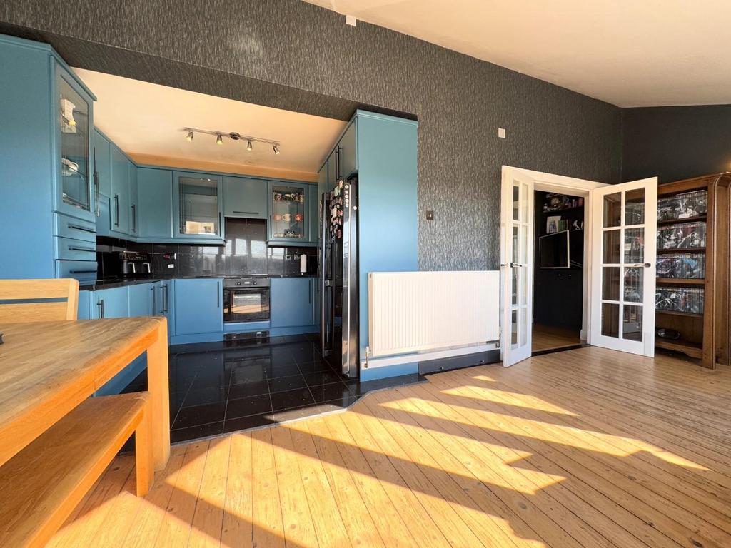 Dining into kitchen