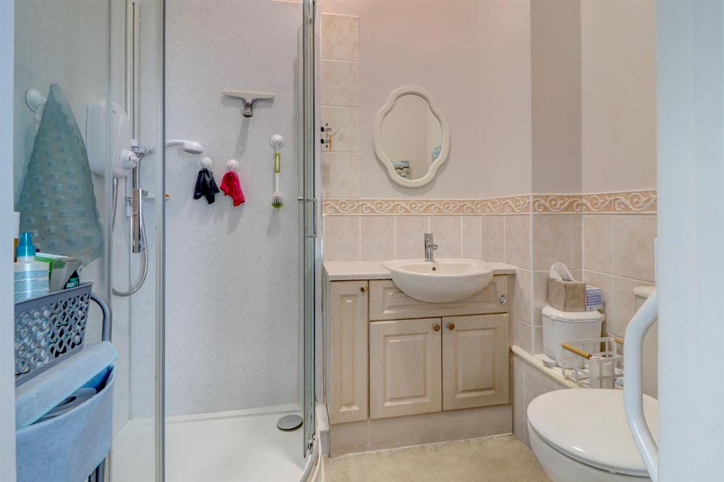 En suite shower.jpg