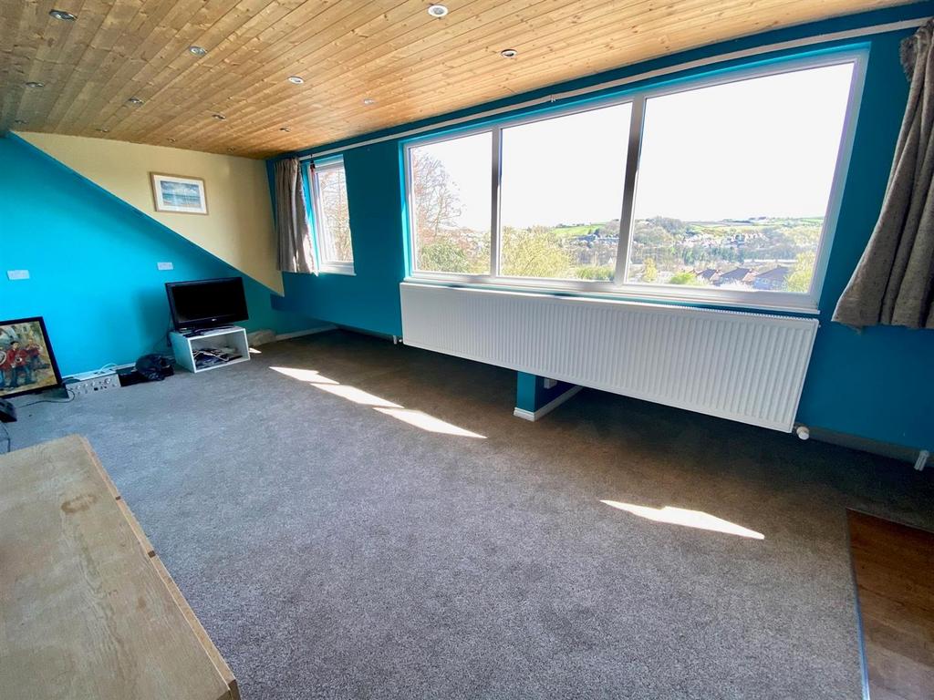 Living space upstairs 1.jpg