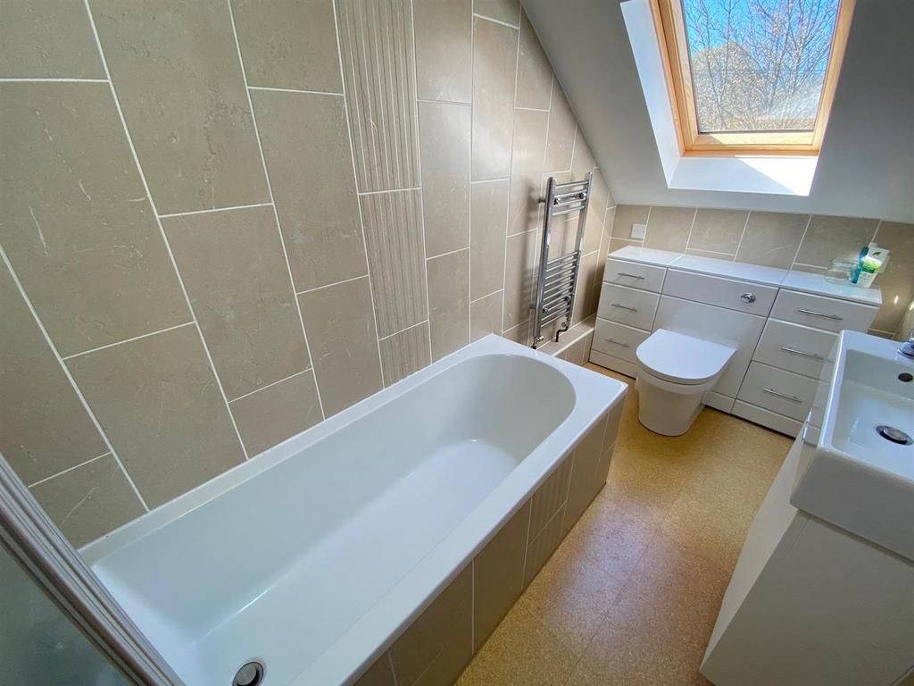 Bathroom upstairs.jpg
