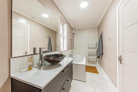43 Bond Road, Ashford, TN23 7UG