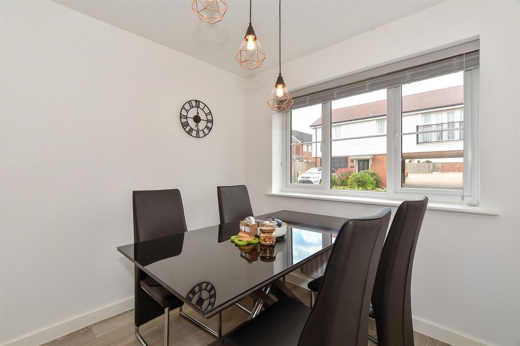 Kitchen/ Dining Room