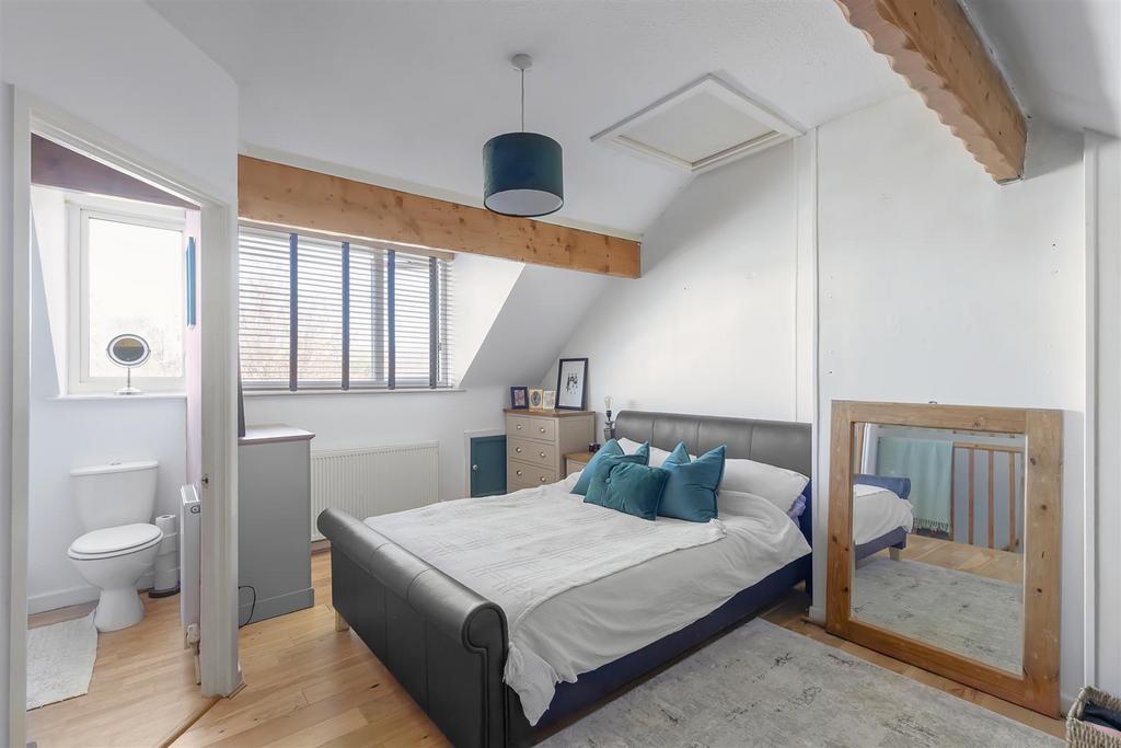 Bed 1.jpg