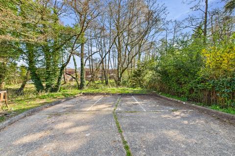 4, Hollybrook Court Chalet Hill, Bordon, GU35 0AR