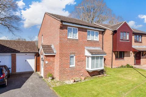33 York Close, Southwater, Horsham, RH13 9XJ