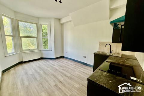 2 bedroom flat to rent, Flat 4, 132 Portway, London, E15 3QJ