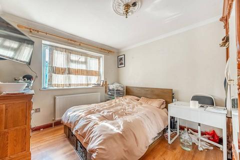5 bedroom semi-detached house for sale, Camrose Avenue, Edgware, HA8