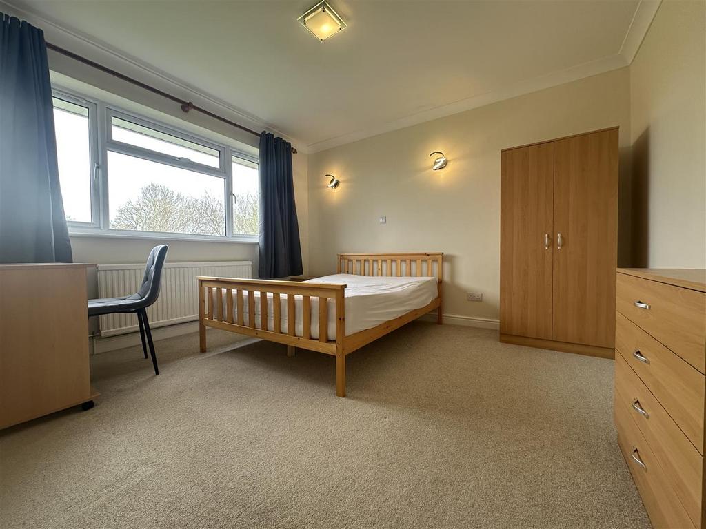 Bedroom 4.jpg