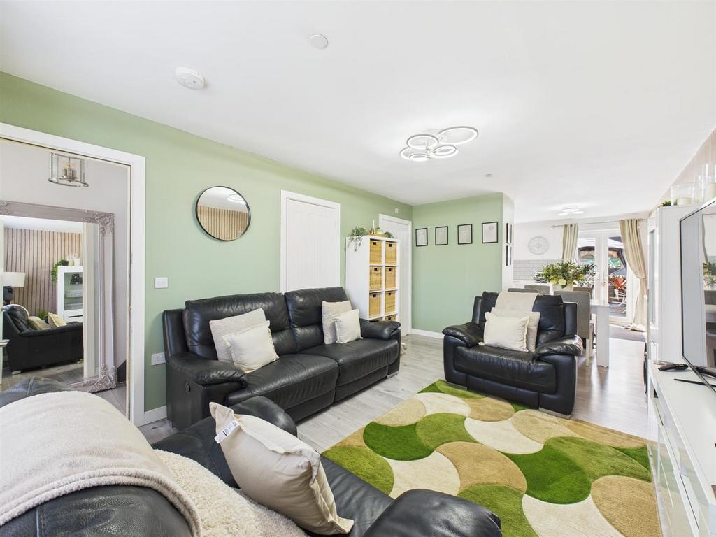 CAM03055 G0-PR0207-STILL015.jpg