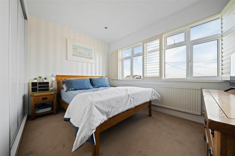 38 The Woodfields, South Croydon, CR2 0HE