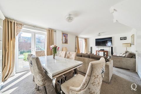 4 bedroom detached house for sale, Eveas Drive, Sittingbourne, Kent, ME10