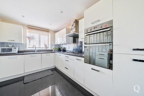 4 bedroom detached house for sale, Eveas Drive, Sittingbourne, Kent, ME10