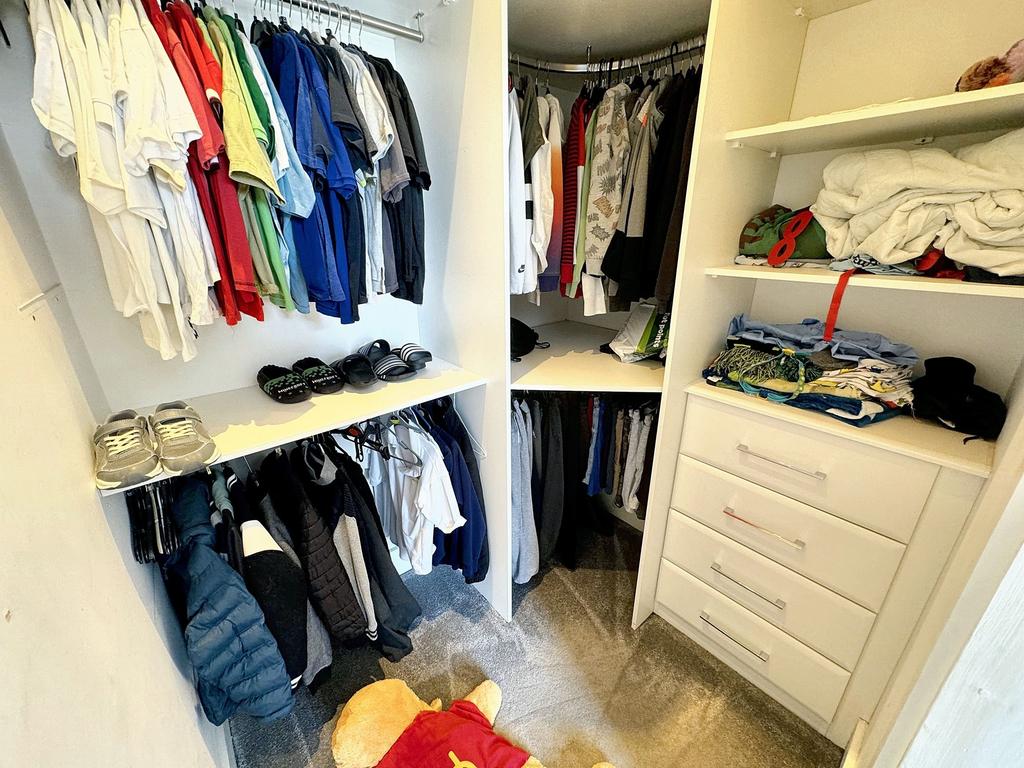 Bedroom Tree Walk-in Wardrobe