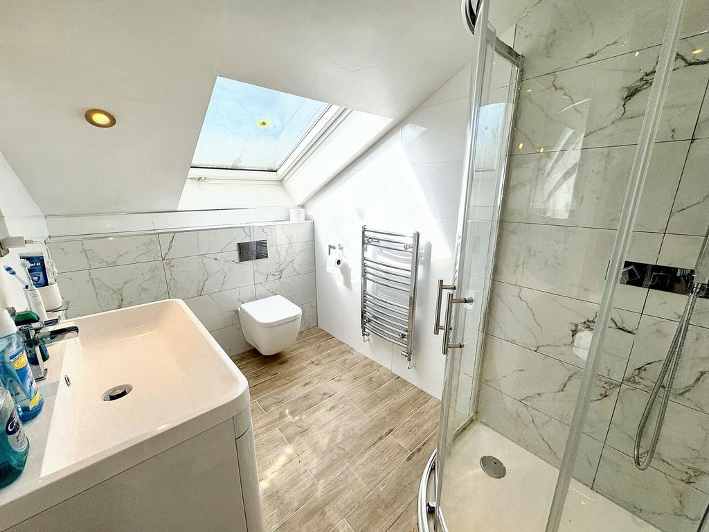 Bedroom Five En-suite