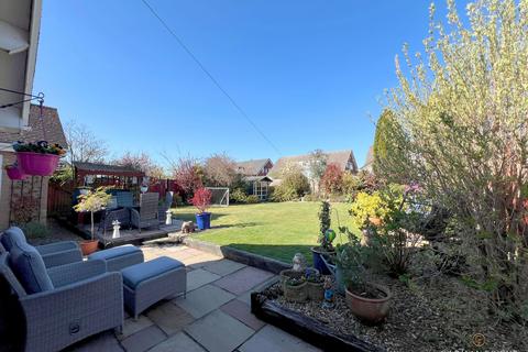 4 bedroom detached bungalow for sale, Hermitage Road, Saughall, CH1