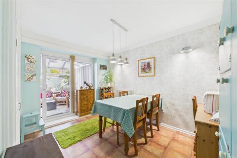 45 Greenway, Newark, NG24 4JE