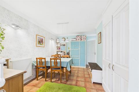 45 Greenway, Newark, NG24 4JE