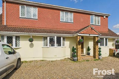 2 Old Ferry Drive, Wraysbury, Staines, TW19 5EW