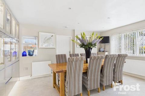 2 Old Ferry Drive, Wraysbury, Staines, TW19 5EW