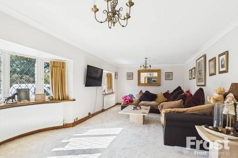 2 Old Ferry Drive, Wraysbury, Staines, TW19 5EW