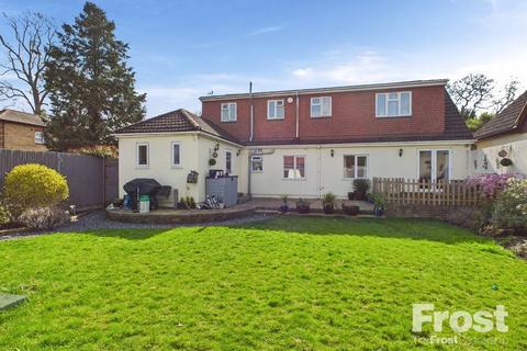 2 Old Ferry Drive, Wraysbury, Staines, TW19 5EW