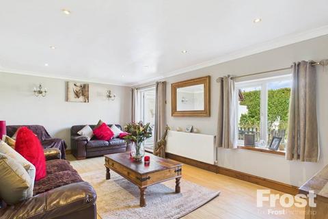 2 Old Ferry Drive, Wraysbury, Staines, TW19 5EW