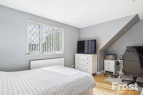 2 Old Ferry Drive, Wraysbury, Staines, TW19 5EW