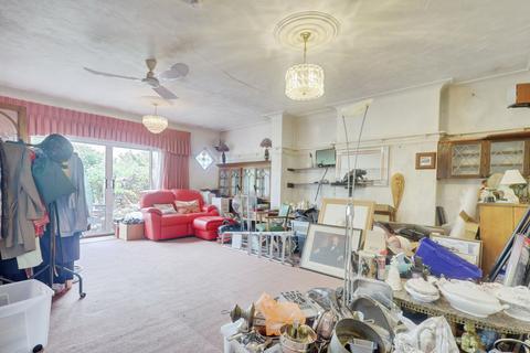 4 bedroom detached house for sale, Priory Cresent, Southend-on-Sea, SS2