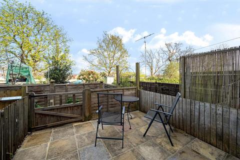 72 Faversham Road, London, SE6 4XF