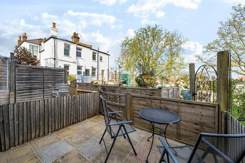 72 Faversham Road, London, SE6 4XF