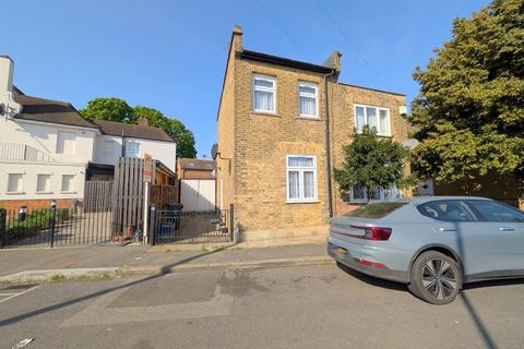 2 bedroom cottage for sale, St Dunstans Road, Feltham, TW13