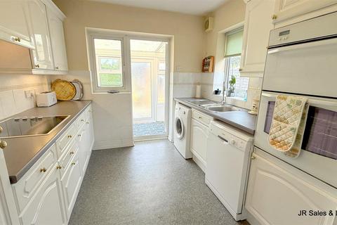 2 bedroom semi-detached bungalow for sale, Arundel Close, Cheshunt