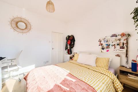 2 bedroom apartment for sale, Blackhorse Lane, London