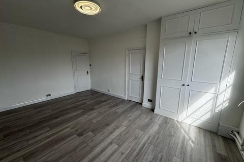 Studio to rent, Boardwalk Court, Palace Gardens Terrace, Kensington, W8