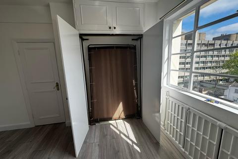 Studio to rent, Boardwalk Court, Palace Gardens Terrace, Kensington, W8