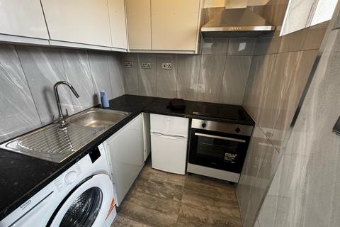 Studio to rent, Boardwalk Court, Palace Gardens Terrace, Kensington, W8