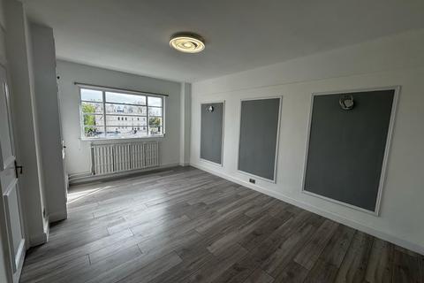 Studio to rent, Boardwalk Court, Palace Gardens Terrace, Kensington, W8