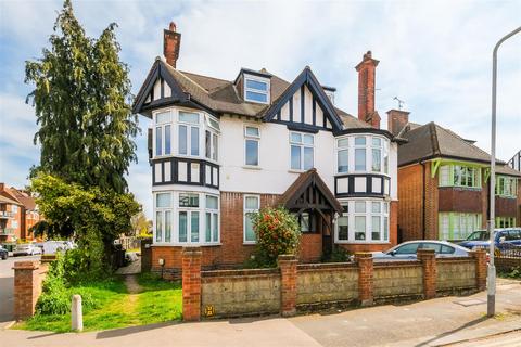 2 bedroom flat to rent, The Drive, North Chingford, E4