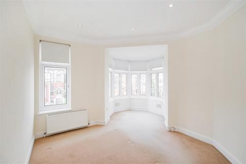 2 bedroom flat to rent, The Drive, North Chingford, E4