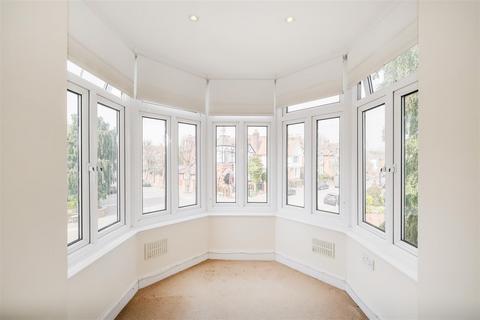 2 bedroom flat to rent, The Drive, North Chingford, E4