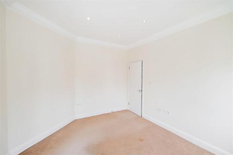 2 bedroom flat to rent, The Drive, North Chingford, E4