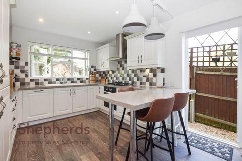 5 Hillcrest Close, Goffs Oak, Waltham Cross, EN7 5EJ