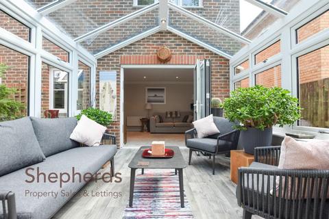 5 Hillcrest Close, Goffs Oak, Waltham Cross, EN7 5EJ