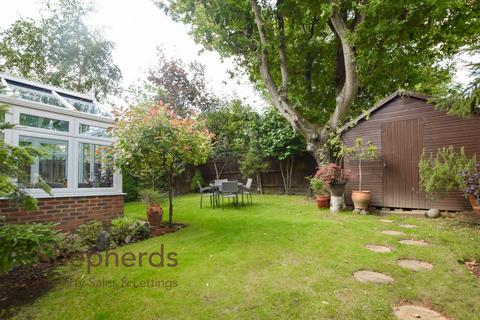 5 Hillcrest Close, Goffs Oak, Waltham Cross, EN7 5EJ
