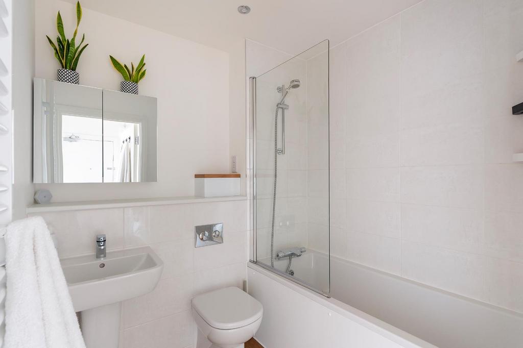 7 C4 HFS - Bathroom A.jpg