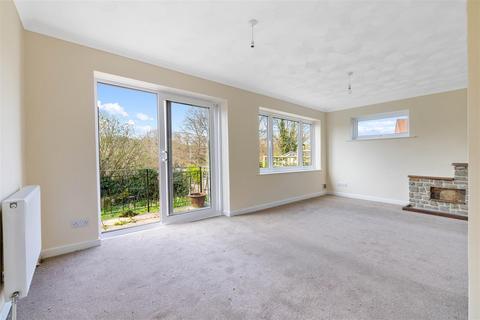 6 Knapps Hard, West Meon, Petersfield, GU32 1LE