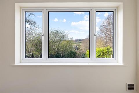 6 Knapps Hard, West Meon, Petersfield, GU32 1LE