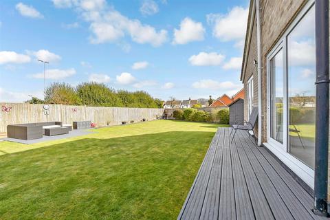 18 Bruce Close, Deal, CT14 9BU