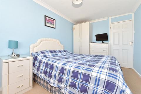 18 Bruce Close, Deal, CT14 9BU